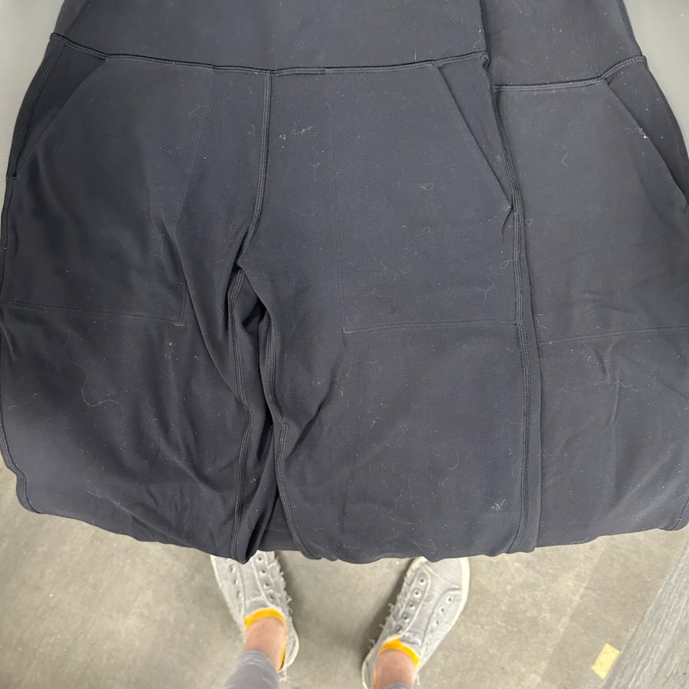 lululemon athletica Bundle of 2 joggers, 4 & 6